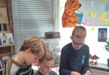 Leerlingen De Bouwsteen leren over vrijheid, gelijkheid en solidariteit tijdens gastles over Grondwet