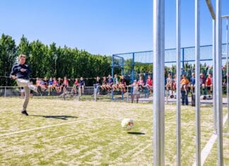Nieuw kunstgrasveld in Piershil geopend