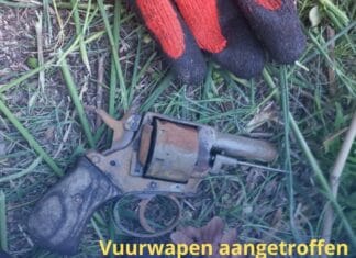 Vuurwapen aangetroffen bij magneetvissen in Oud-Beijerland