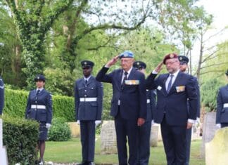 RAF-delegatie herdenkt omgekomen Canadese militair in Piershil