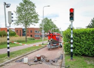 Twee brandweerlieden gewond bij ongeval met calamiteitenpaal in Oud-Beijerland