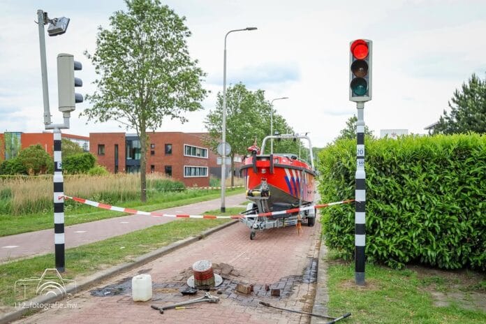 Twee brandweerlieden gewond bij ongeval met calamiteitenpaal in Oud-Beijerland