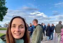 Tania Heimans bezoekt bewoners over woningbouwplan Dorp aan het Water in ’s-Gravendeel
