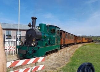 RTM-stoomtram herleeft in Strijense Mannensoos: dames nu óók welkom