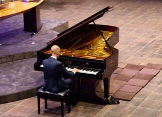 Extra pianoconcert in de Gereformeerde kerk Puttershoek: Jaap Eilander opnieuw naar Hoeksche Waard