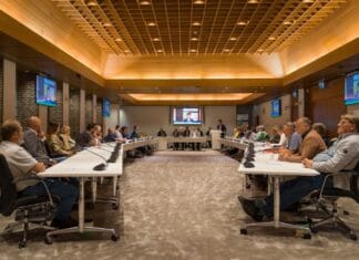 Gemeenteraad begint met nieuwe manier van vergaderen: uitleg over de Hoeksche Raadsdagen