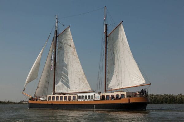 Extra vaartocht met zeilschip De Zeeland naar Dordt in Stoom op zaterdag 30 mei