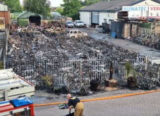 Tientallen brommobielen verwoest bij brand bij Riminicars in Numansdorp