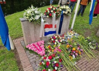 Roze driehoek vernield na Dodenherdenking in Oud-Beijerland