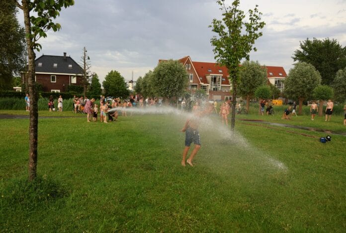 Waterweide in Westmaas doet naam eer aan met groots waterfestijn