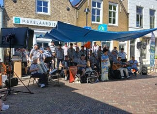 Shantykoor geeft Roparun-deelnemers extra energie in Oud-Beijerland