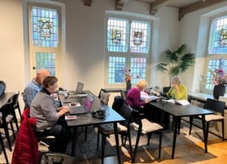 Bibliotheek Hoeksche Waard helpt inwoners digitaal vaardiger met cursus Klik & Tik