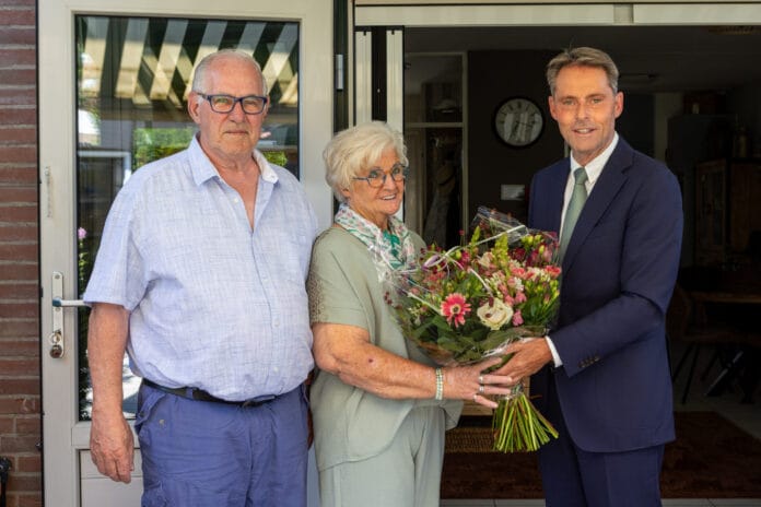 Echtpaar Poel-van Noort uit Oud-Beijerland viert diamanten jubileum