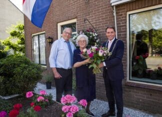 Echtpaar Buizer-van der Jagt uit Oud-Beijerland viert briljanten huwelijksjubileum
