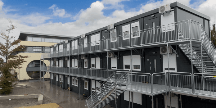 Gemeente Hoeksche Waard wil Oekraïense ontheemden stap voor stap naar zelfstandige woningen begeleiden